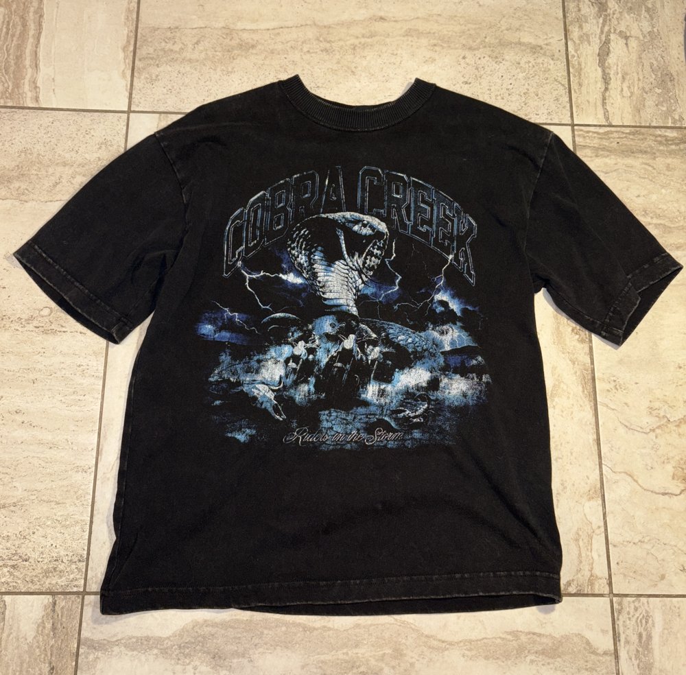T-Shirt Graphique Cobra Creek Noir (Loose Fit)